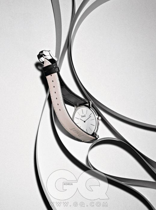 간결한 디자인의 2.1밀리미터 초박형 시계 ‘알티플라노’ 2천만원대, 피아제.