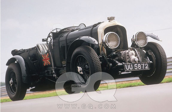 4.5리터(1927~1931) 3리터의 후속. 슈퍼차저 엔진을 쓴 모델을블로워라 부른다. 1932년에 시속 223.03킬로미터를 기록했다.