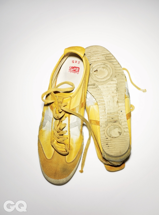 1966년에 나온, 오니츠카 타이거 제품 중 가장 유명한 모델. 처음으로 아식스의 타이거 스트라이프를 사용했고 1968년 멕시코 올림픽 당시 경기화로 쓰였다. 희소성이 있는 일본산으로 소유자는 2011년 봄에 이 신발을 구입했다.    