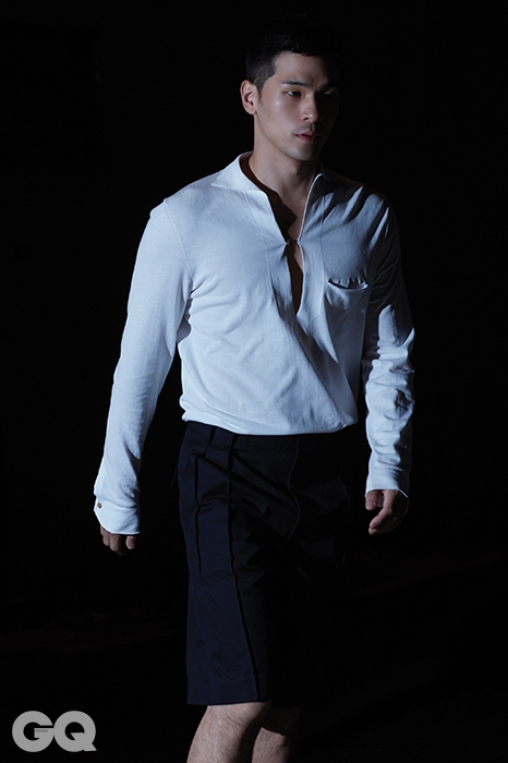 셔츠 가격 미정, 에르메네질도 제냐 쿠튀르 컬렉션 by 스테파노 필라티. 쇼츠 가격 미정, 발렌시아가.