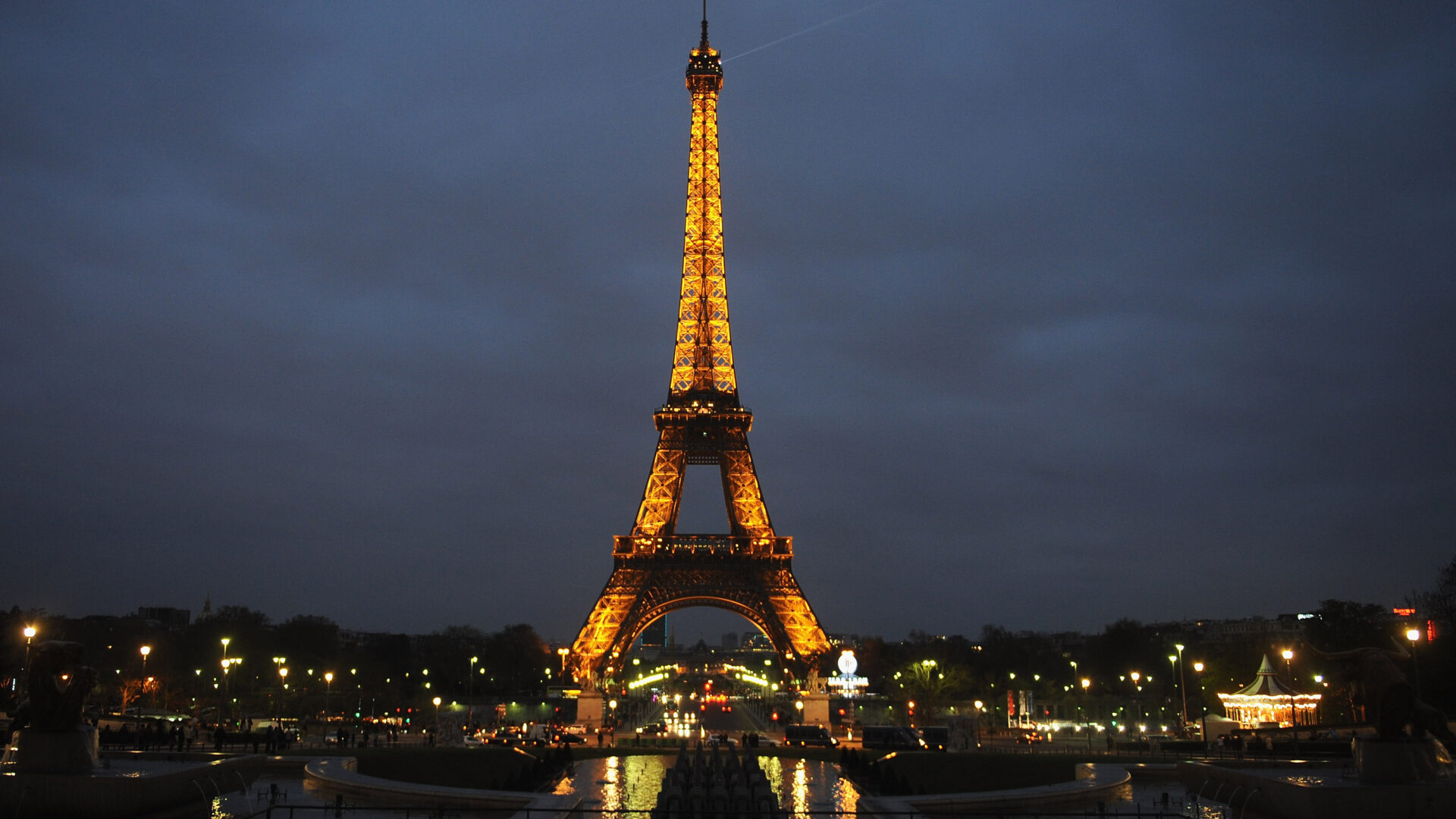 파리 에펠탑, 노조 파업으로 관람 중단