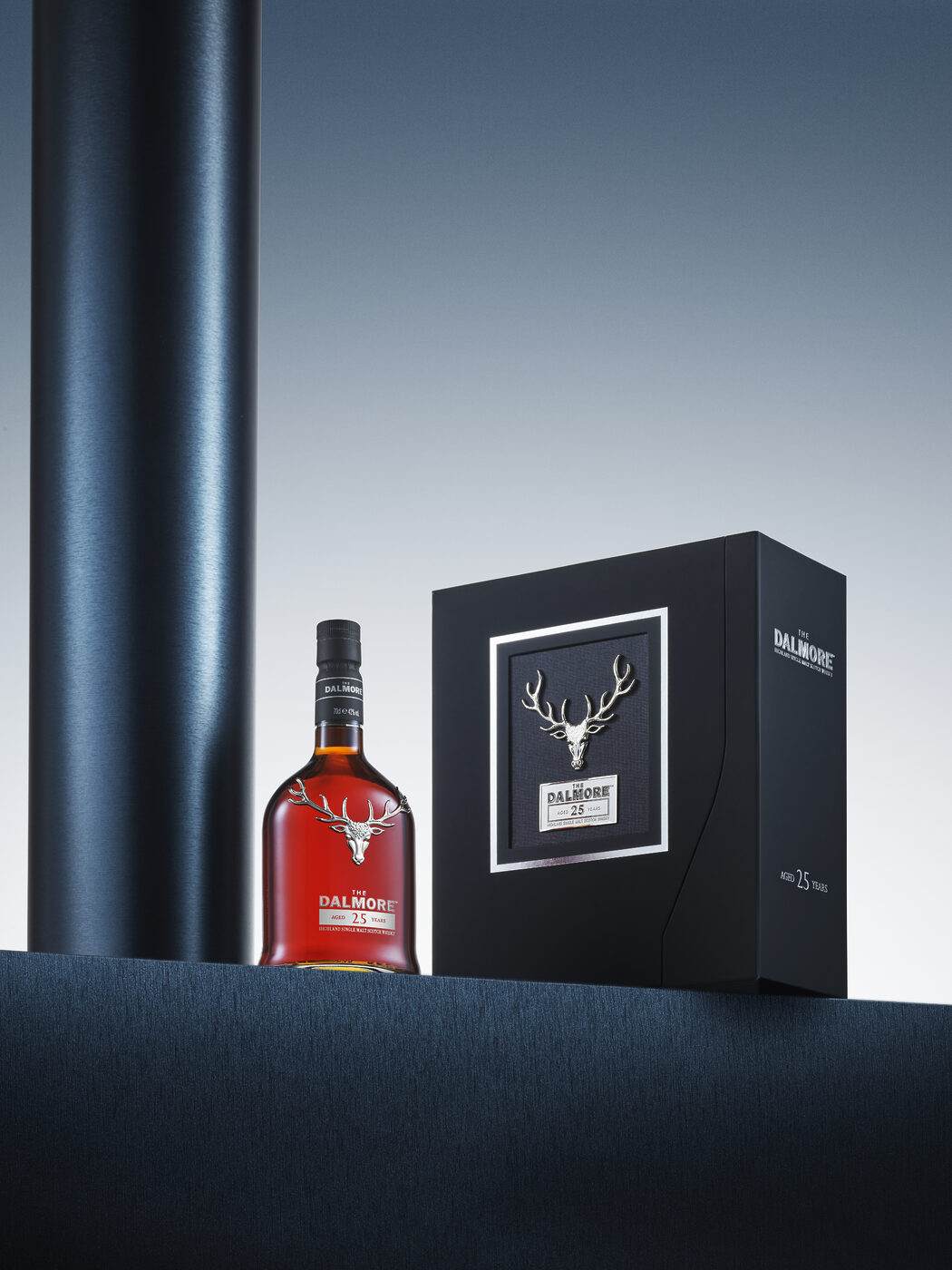 갤러리에 걸고 싶은 맛, 달모어 위스키 4 | 지큐 코리아 (GQ Korea)